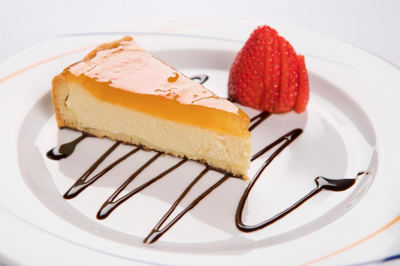 Hotel Ristorante Toscana อาลัสซิโอ ภายนอก รูปภาพ
