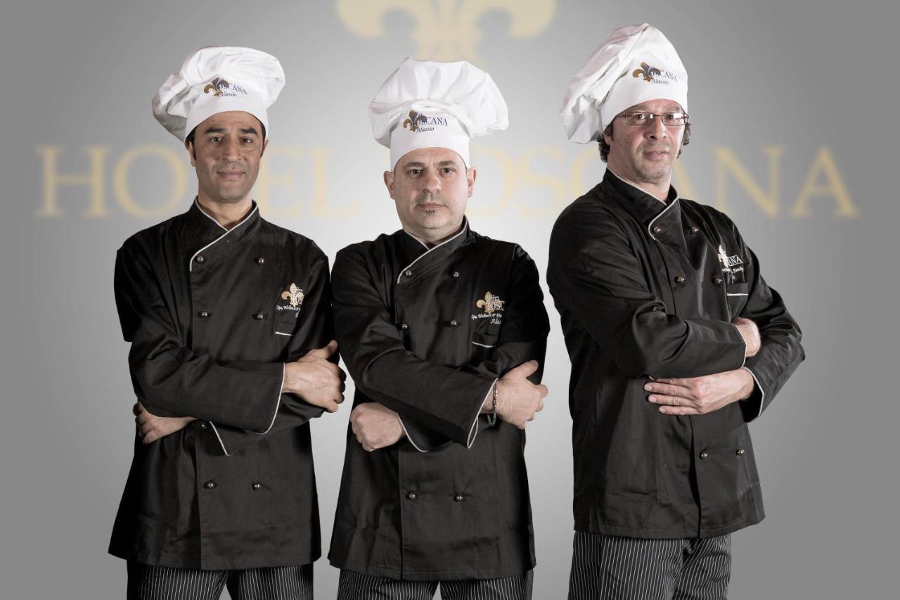 Hotel Ristorante Toscana อาลัสซิโอ ภายนอก รูปภาพ