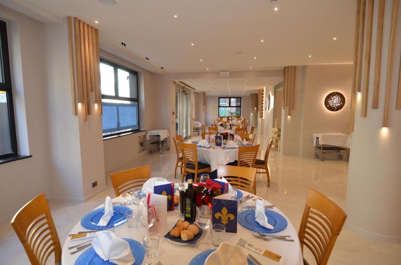 Hotel Ristorante Toscana อาลัสซิโอ ภายนอก รูปภาพ