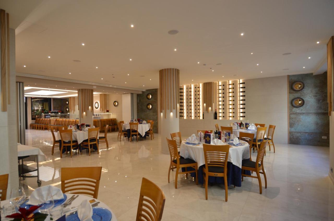 Hotel Ristorante Toscana อาลัสซิโอ ภายนอก รูปภาพ