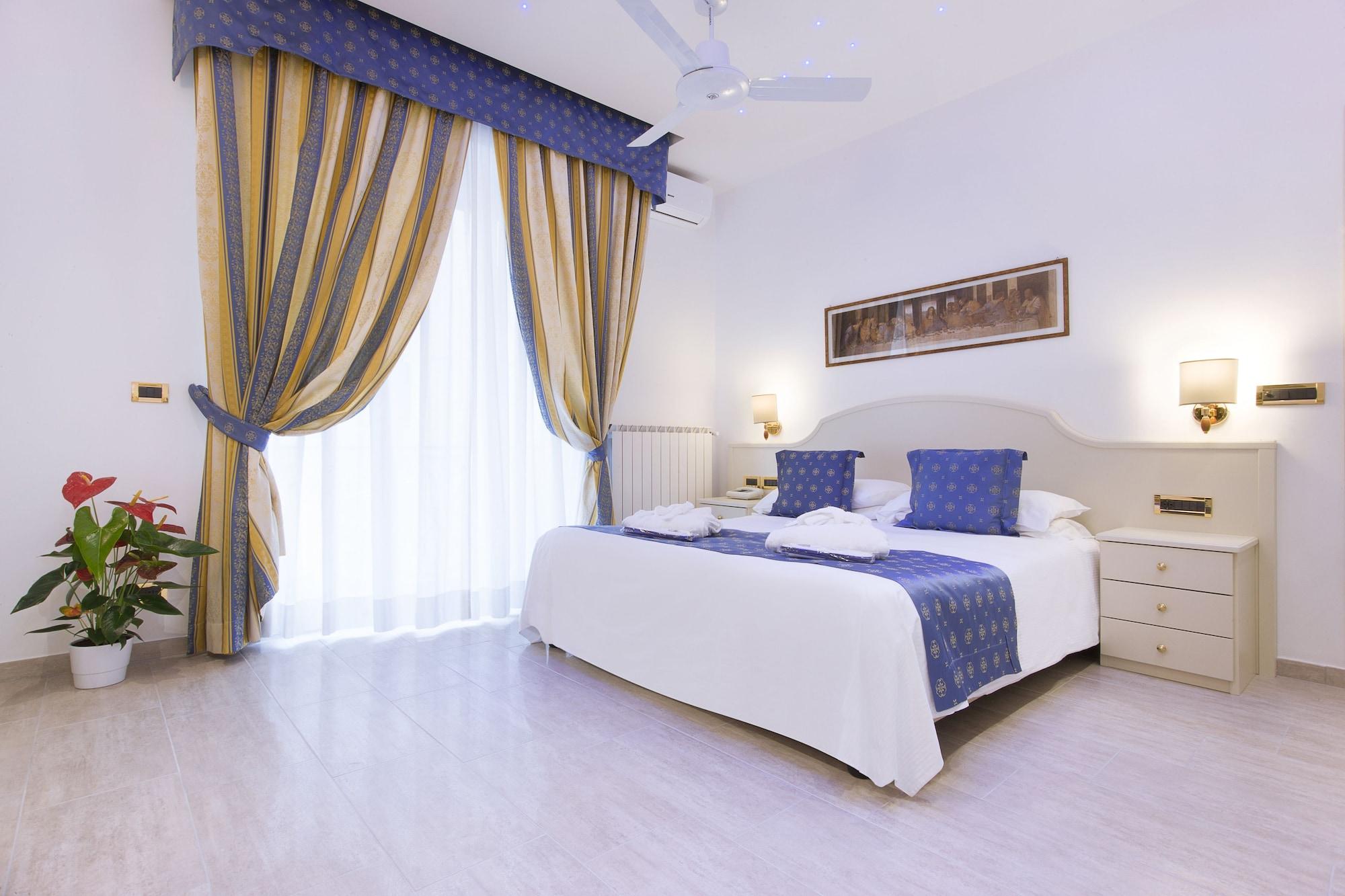 Hotel Ristorante Toscana อาลัสซิโอ ภายนอก รูปภาพ