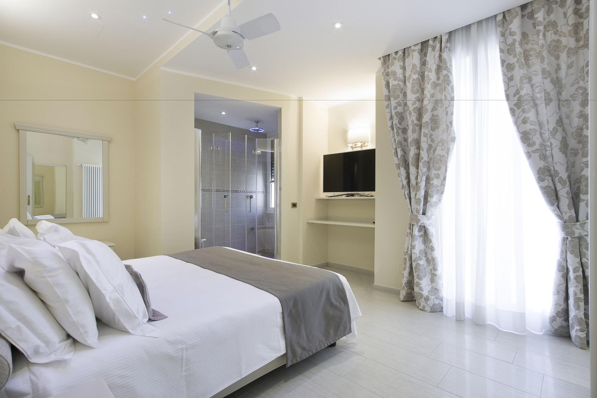 Hotel Ristorante Toscana อาลัสซิโอ ภายนอก รูปภาพ