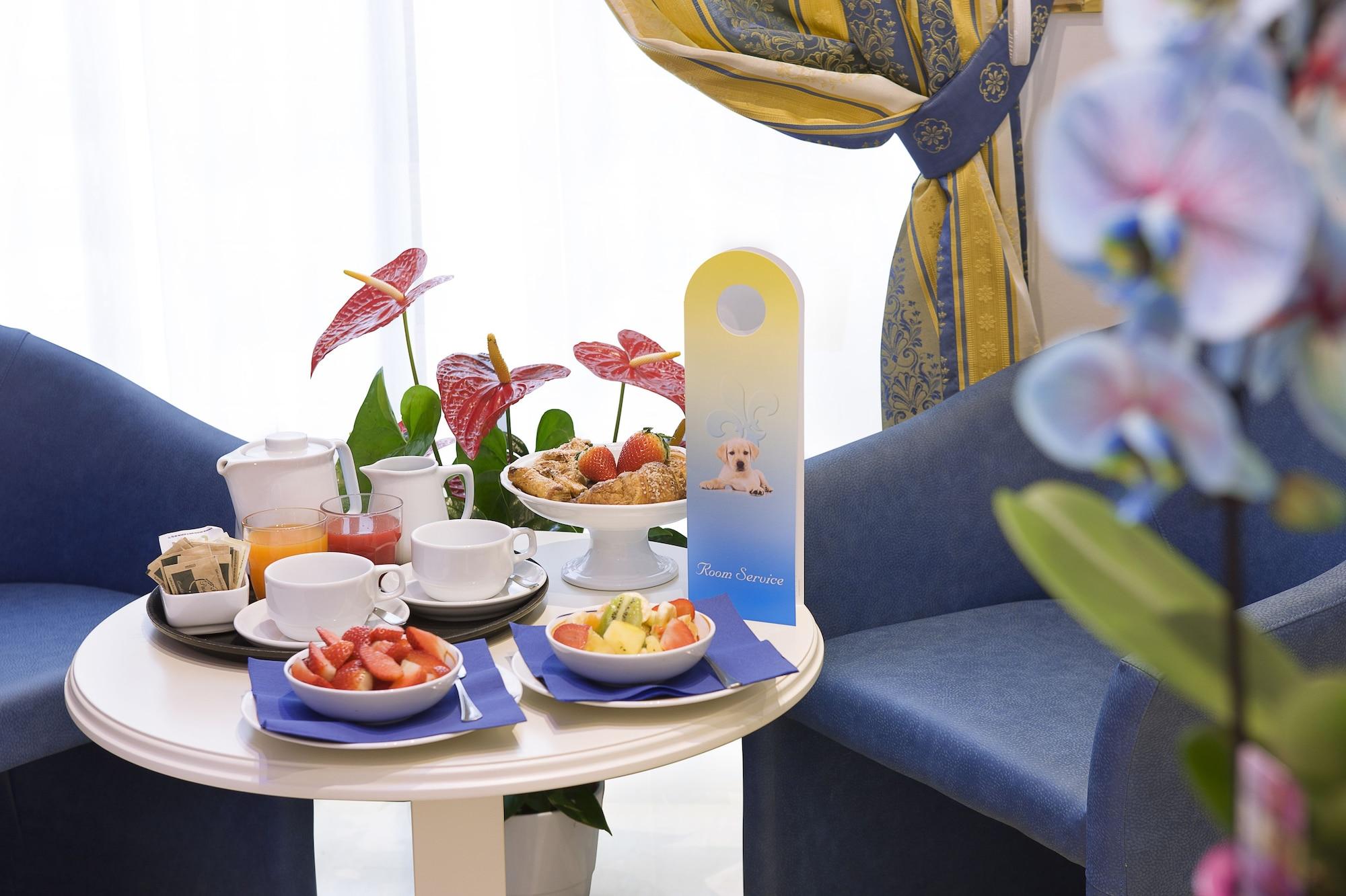 Hotel Ristorante Toscana อาลัสซิโอ ภายนอก รูปภาพ