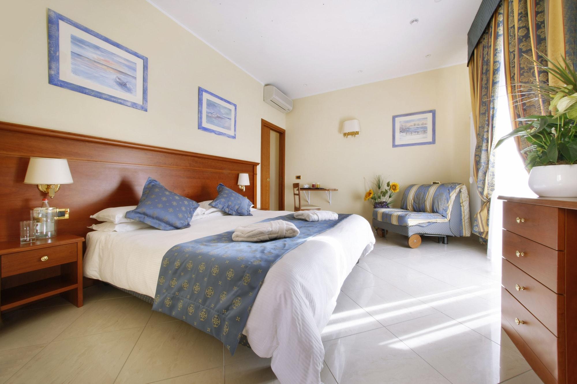 Hotel Ristorante Toscana อาลัสซิโอ ภายนอก รูปภาพ