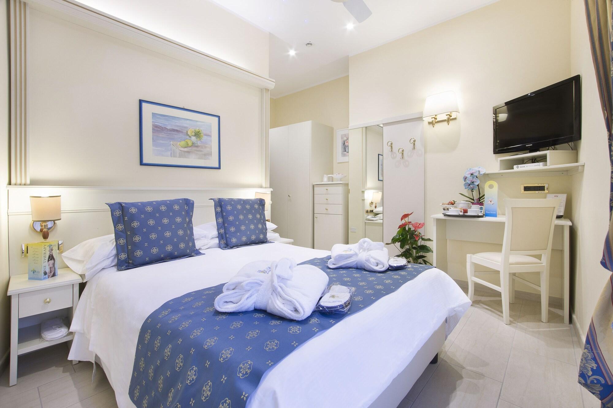 Hotel Ristorante Toscana อาลัสซิโอ ภายนอก รูปภาพ