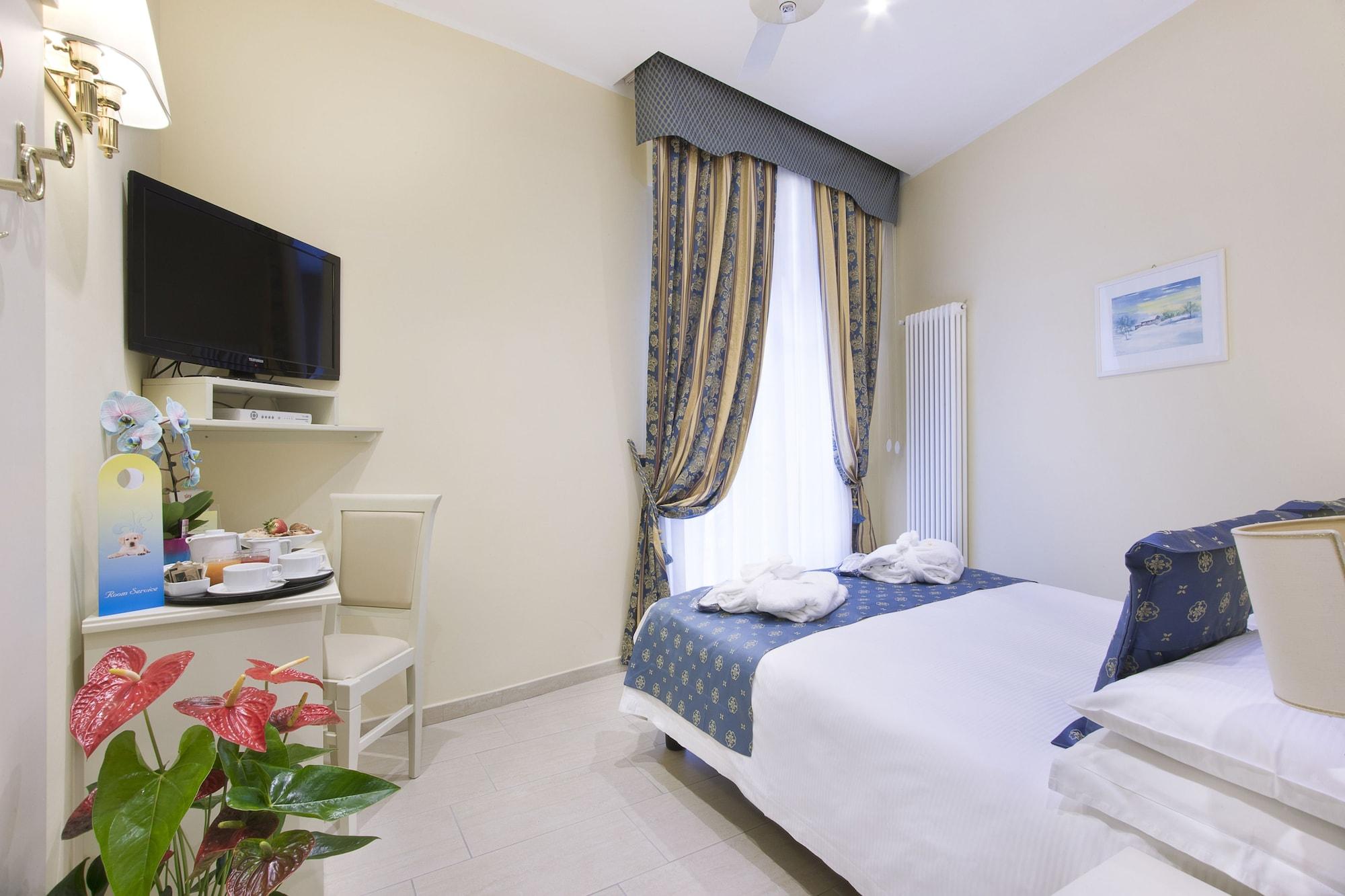 Hotel Ristorante Toscana อาลัสซิโอ ภายนอก รูปภาพ