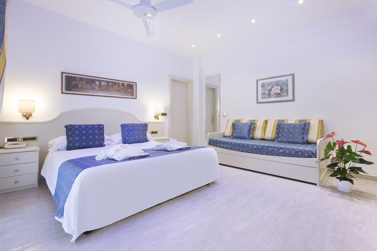 Hotel Ristorante Toscana อาลัสซิโอ ภายนอก รูปภาพ